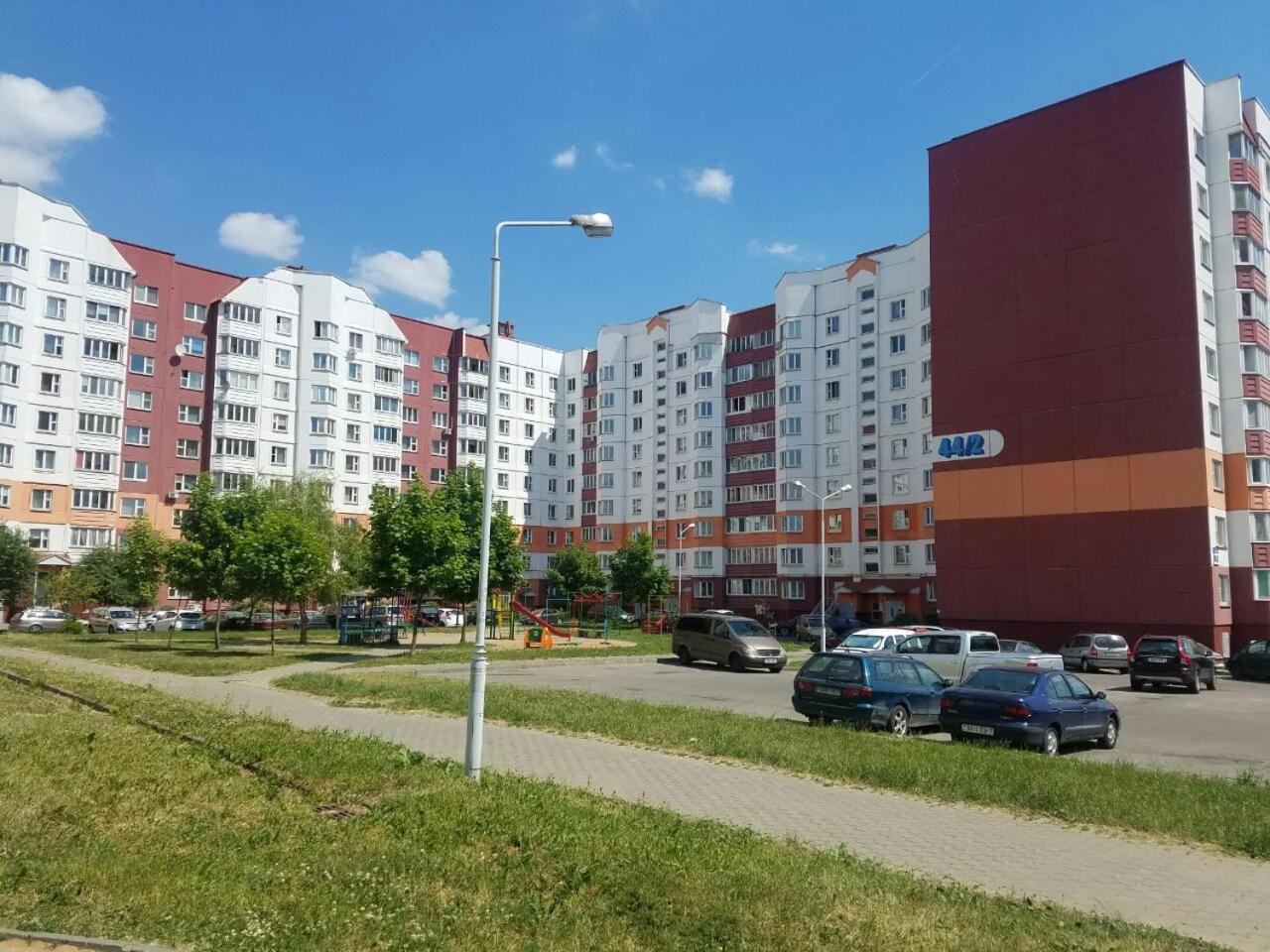 Apartment On Metro Mihalova ミンスク エクステリア 写真