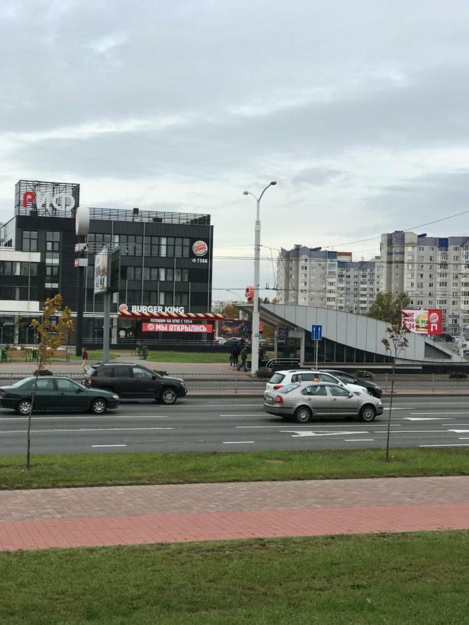 Apartment On Metro Mihalova ミンスク エクステリア 写真